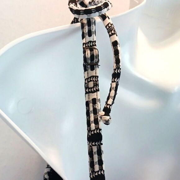 Robin Picone Avery black/ white with crochet details one piece swimsuit size 6 - Picture 10 of 12